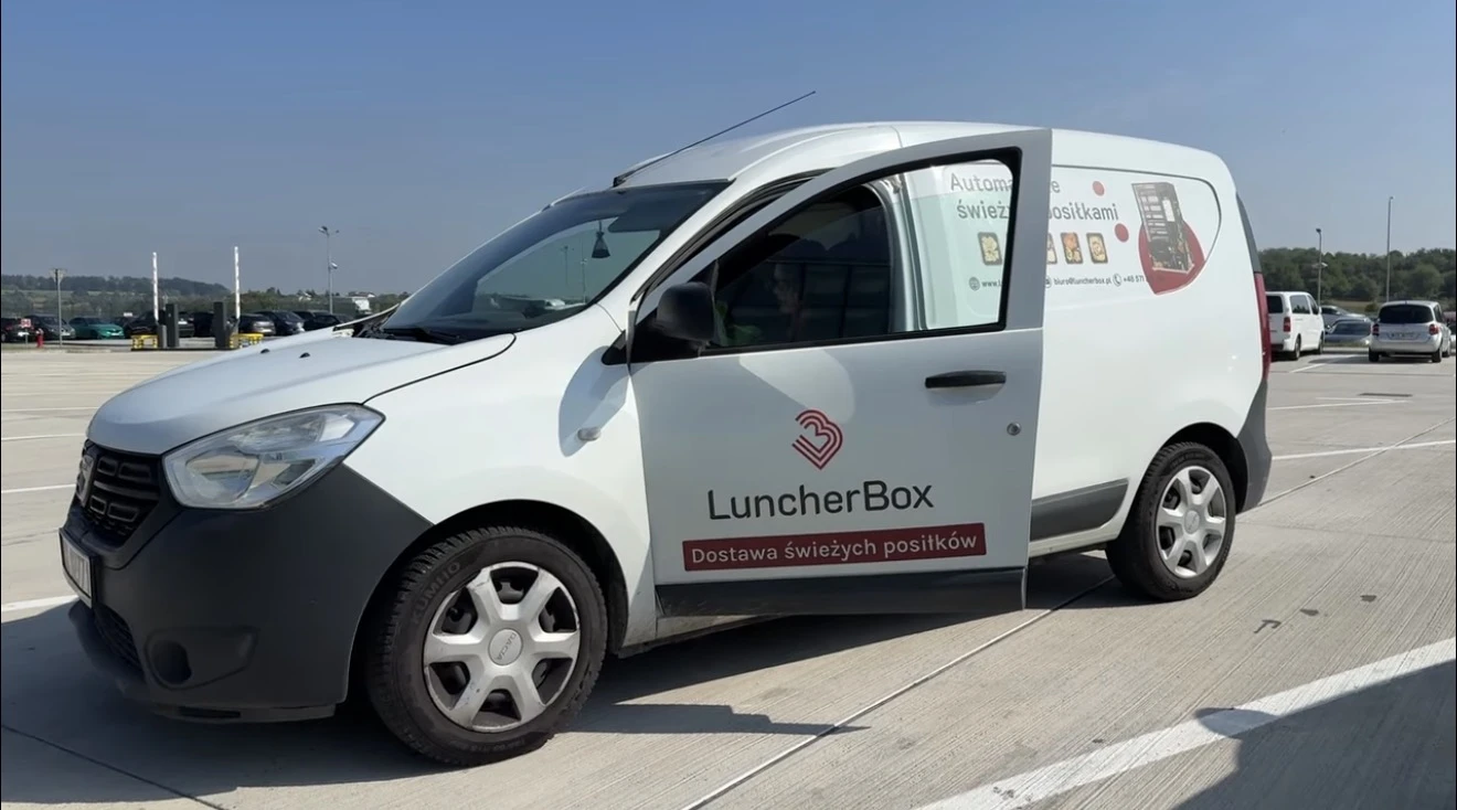 Dostawa i instalacja automatu LuncherBox na uczelni