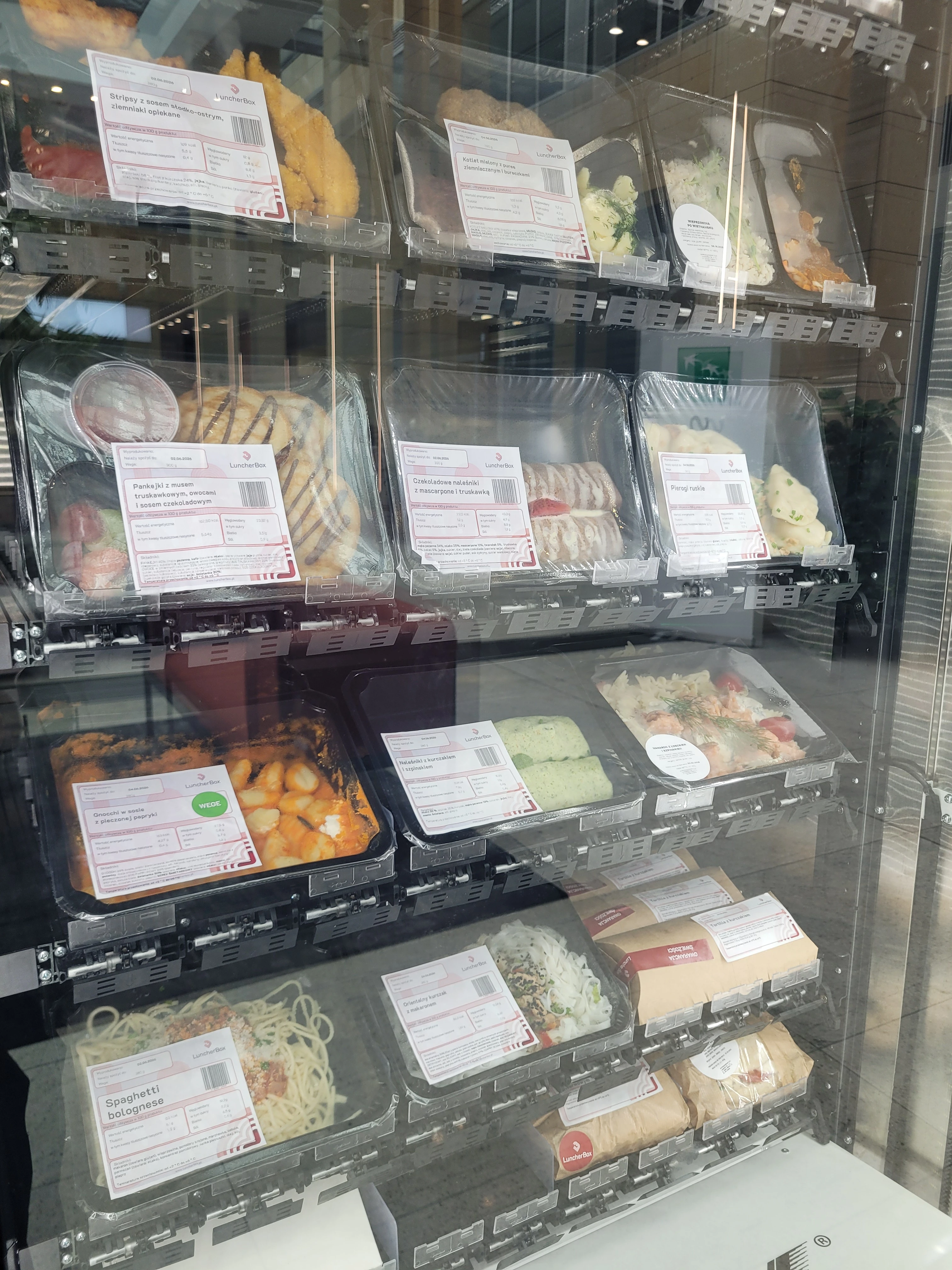 Automat LuncherBox z posiłkami